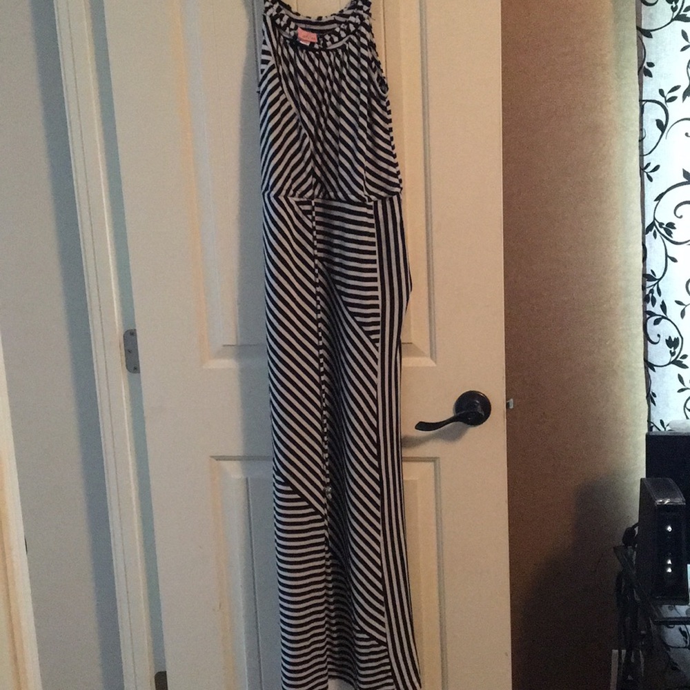 black an white maxi dress